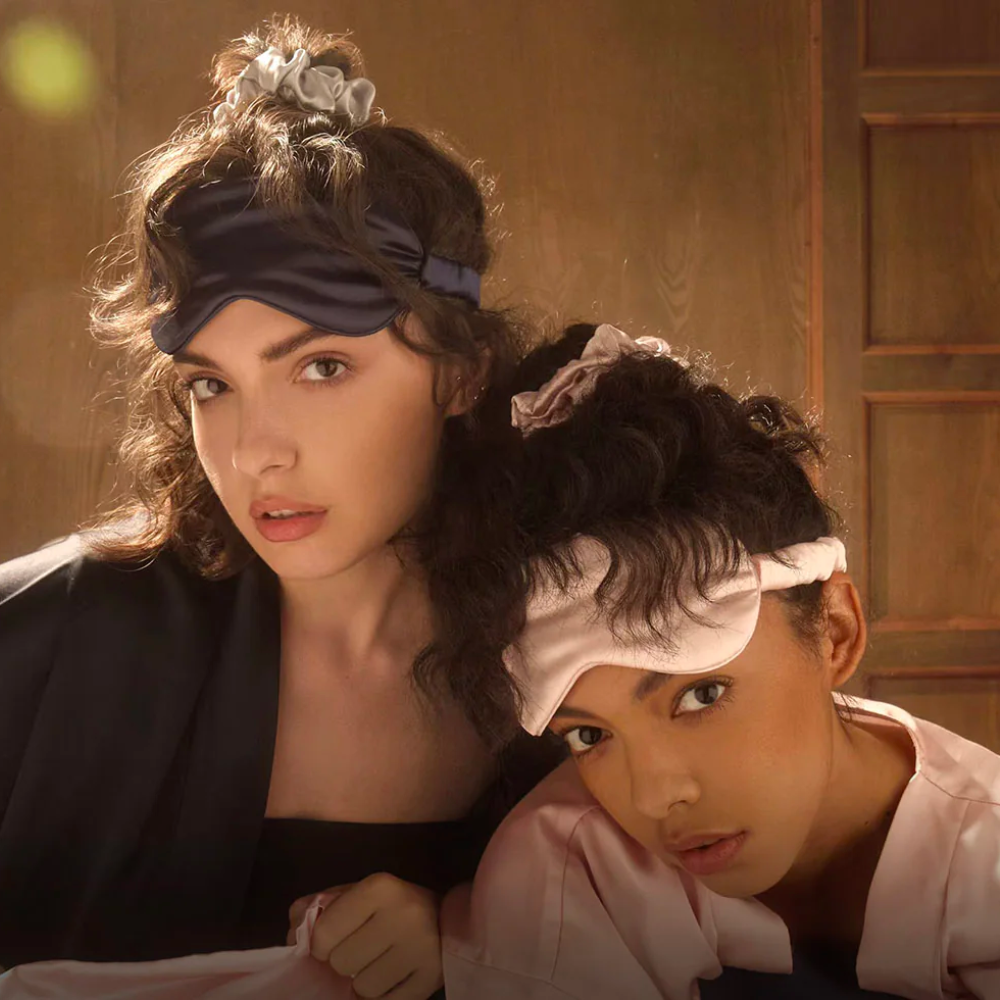 RELAXOR® SleepMask: Pamper yourself with a silk sleep mask, enhancing your bedtime experience.