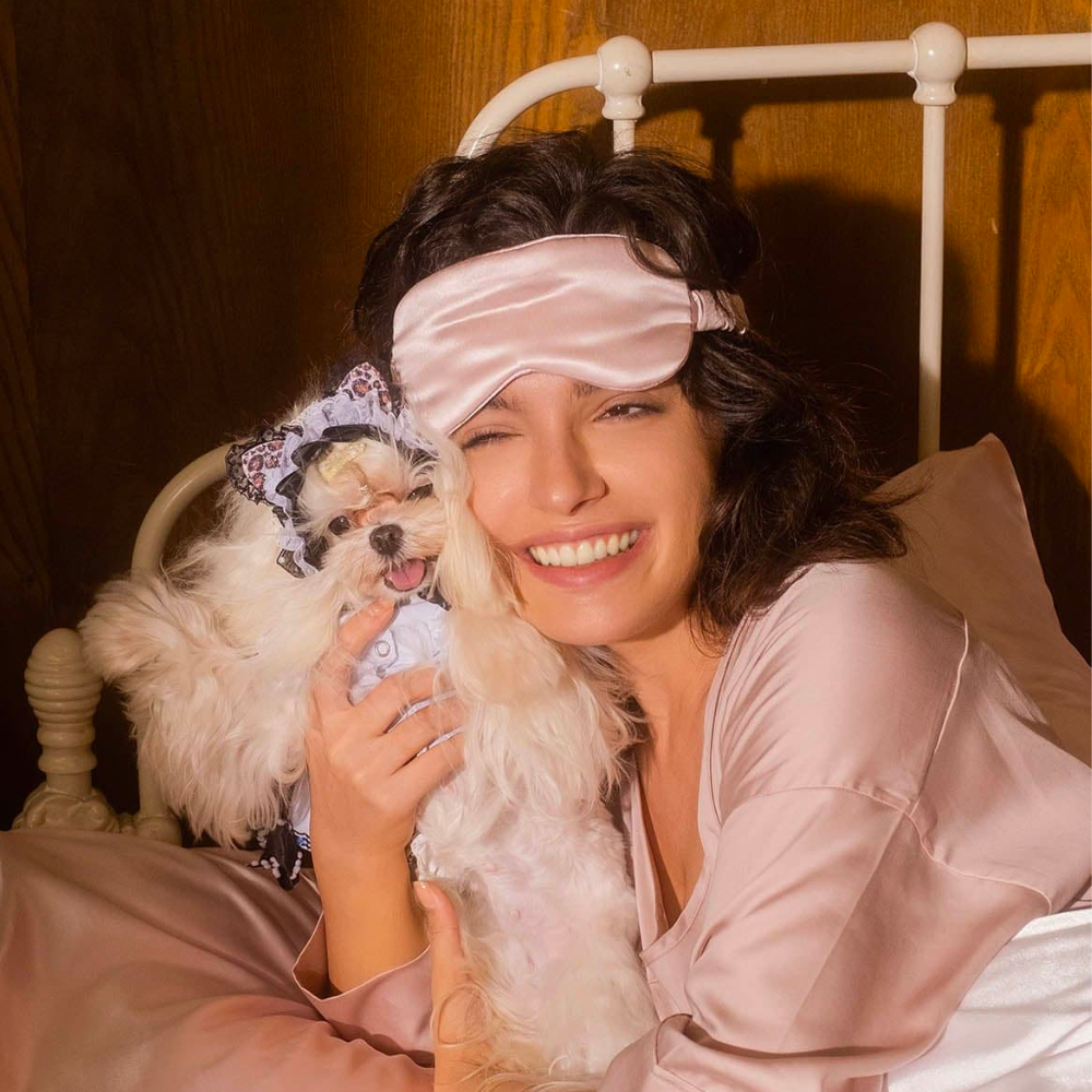 RELAXOR® SleepMask: a touch of elegance for a peaceful and comfortable sleep.